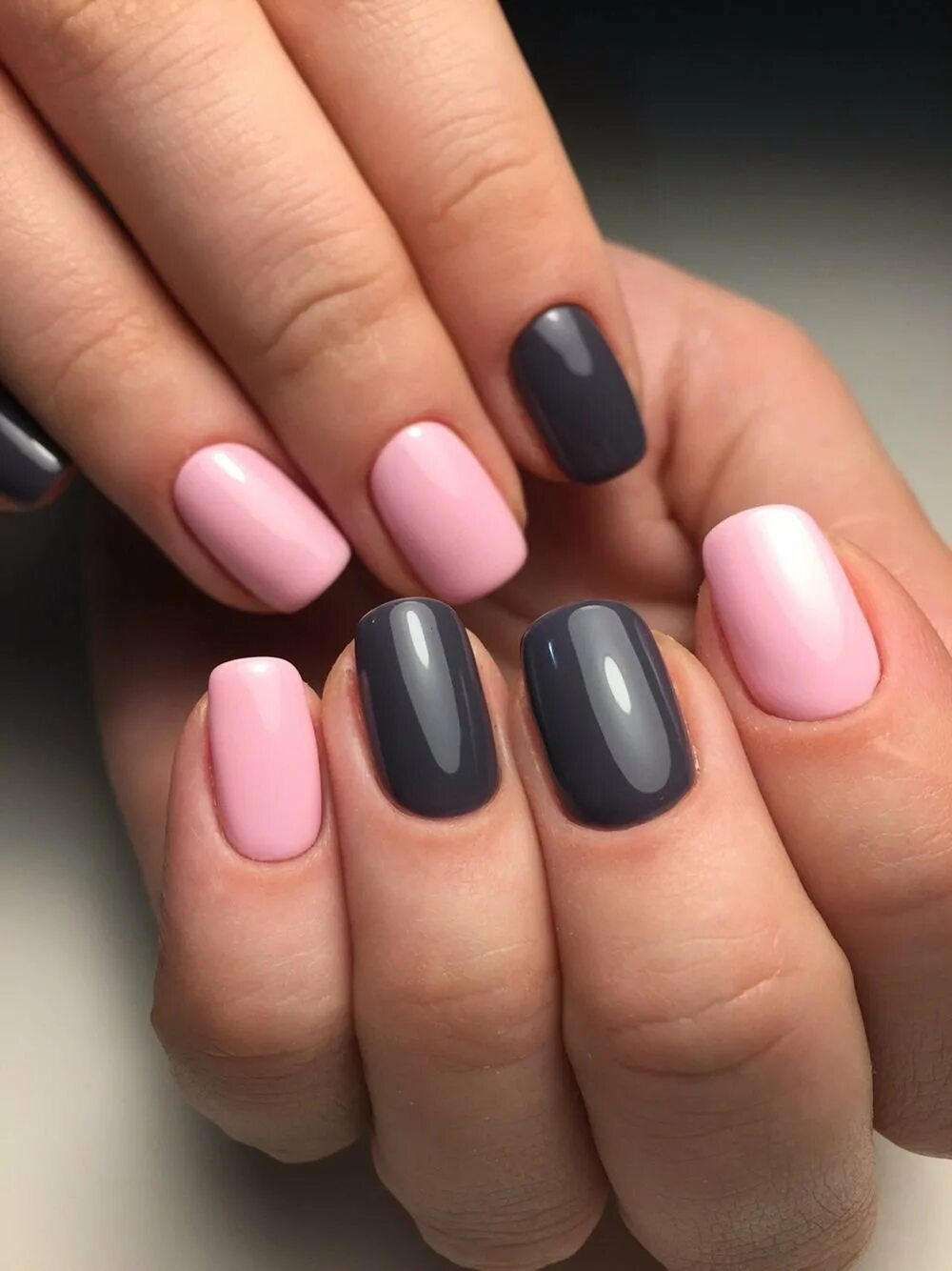 Однотонный маникюр. Сочетание цветов в маникюре. Фиолетовые ногти. Розовый маникюр. Красивый розовый маникюр.