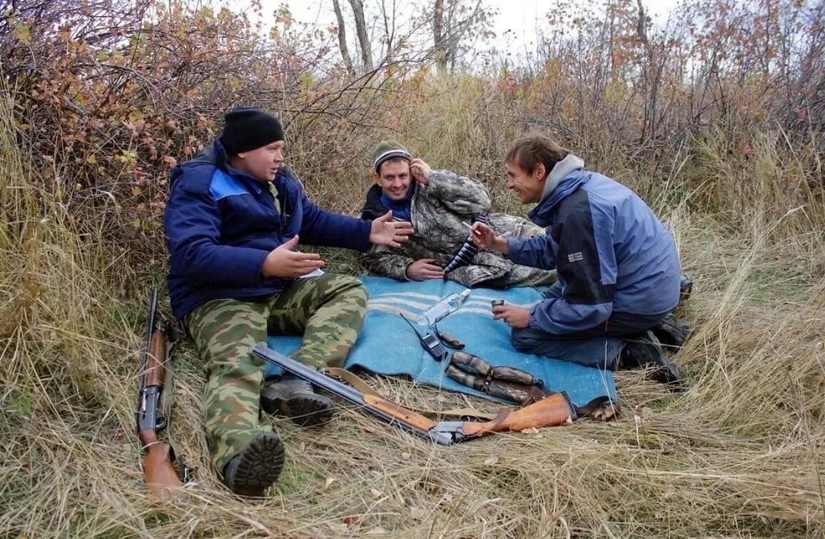 Охота на уставшей. Охотники на привале Перова. “Охотники на привале” в. г. Петрова.