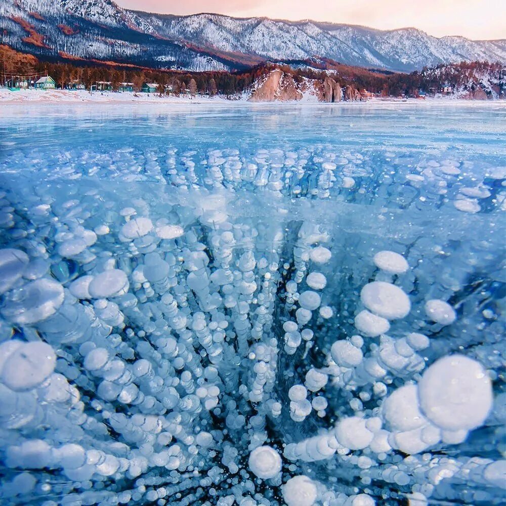 Пузырьки на байкале. Метановые пузырьки на Байкале. Пузырьки на Байкале большое Голоустное. Голоустное Байкал зима. Большое Голоустное зимой лед.