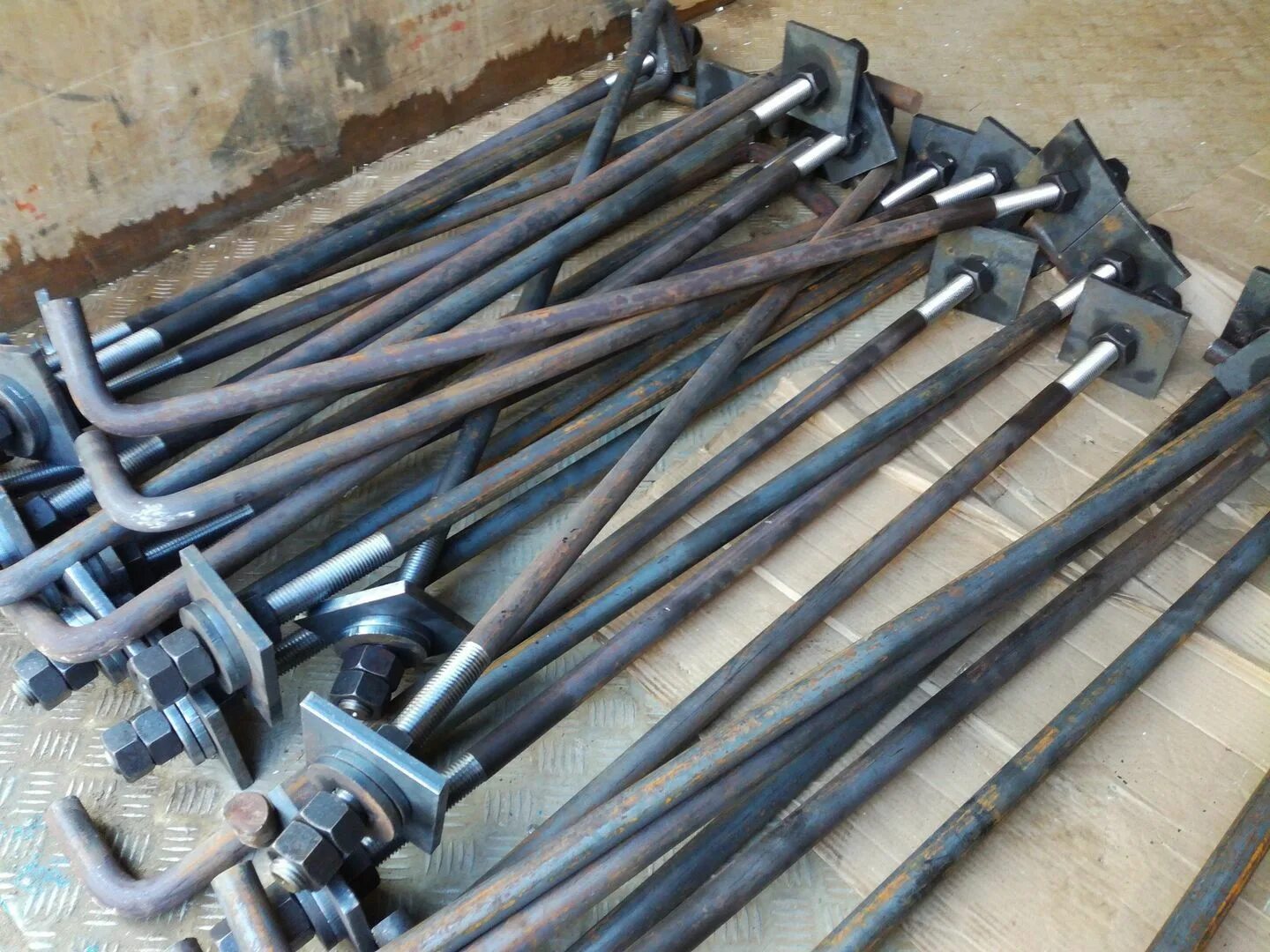 Фундаментный болт l 217 мм. Крепеж 09г2с. Крепеж 09г2с. Металлические крепежные изделия. Шпилька м27 гост 22042-76.