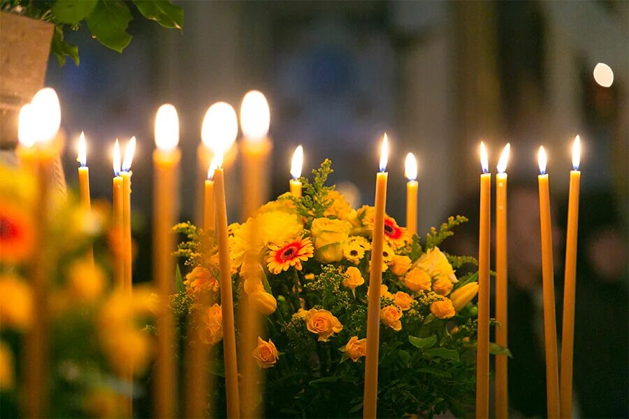 Сретенские свечи купить. Освящение свечей на Сретение. Освящение свечей на Сретение Господне. Чин освящения свечей на Сретение. Чин освящения свечей на Сретение Господне.