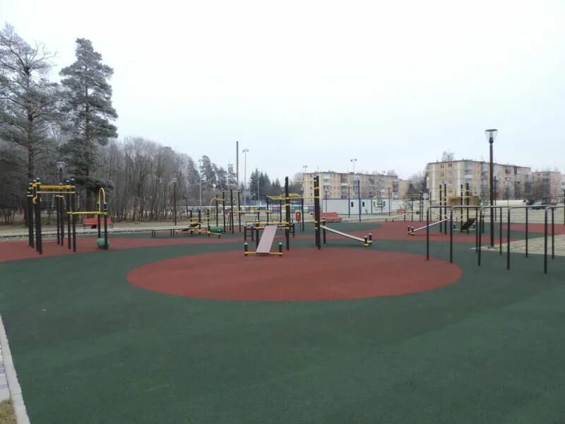Парк аршиновский москва, аршиновский парк. Парк сосны яковлевское. Парк сосенки кантемировская. Деревня яковлевское новофедоровское поселение. Сосновый бор подмосковье.