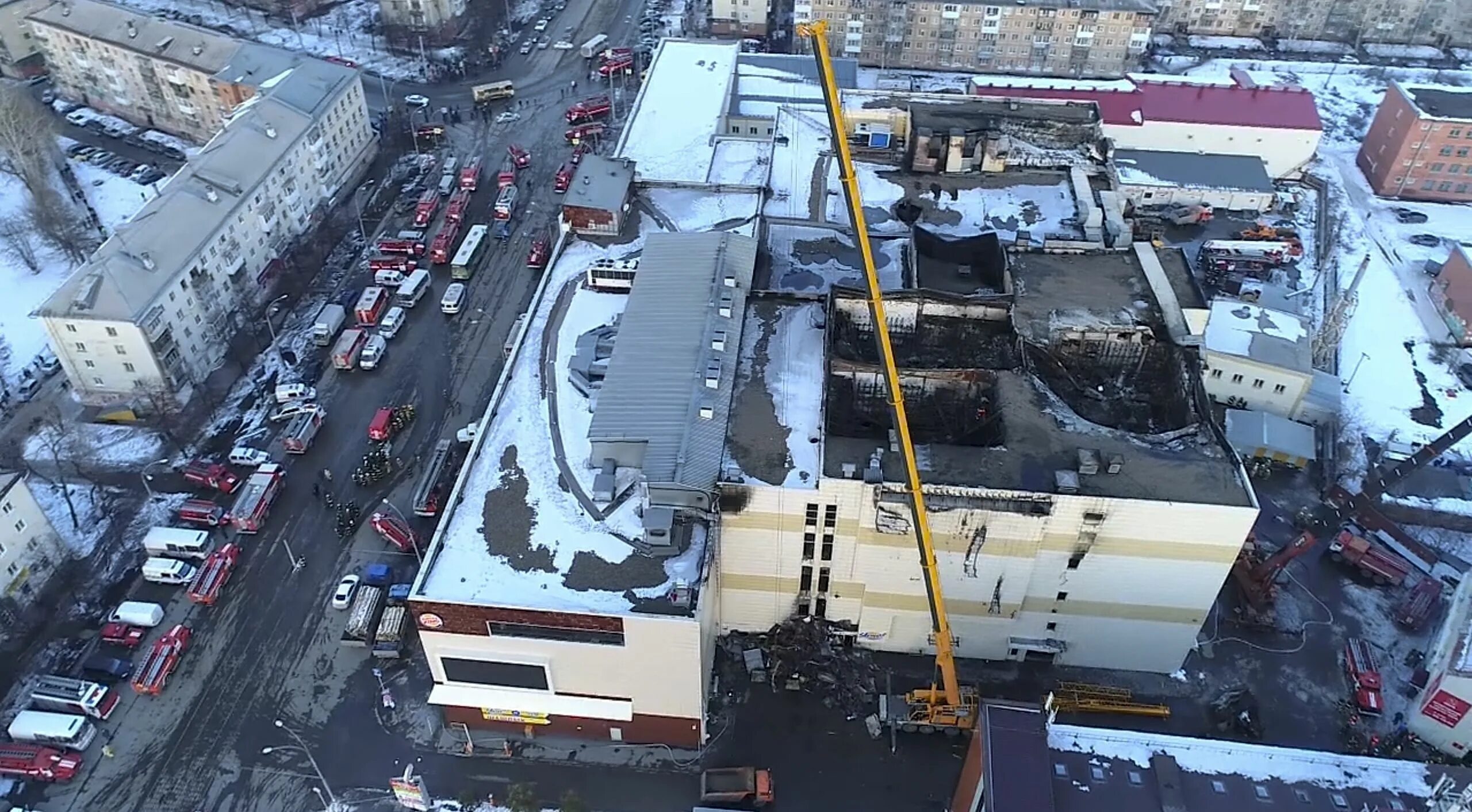 В каком году пожар в кемерово. Зимняя вишня пожар в Кемерово. Торговый центр зимняя вишня Кемерово пожар. ТЦ зимняя вишня Кемерово. Торгово-развлекательный-комплекс зимняя вишня.