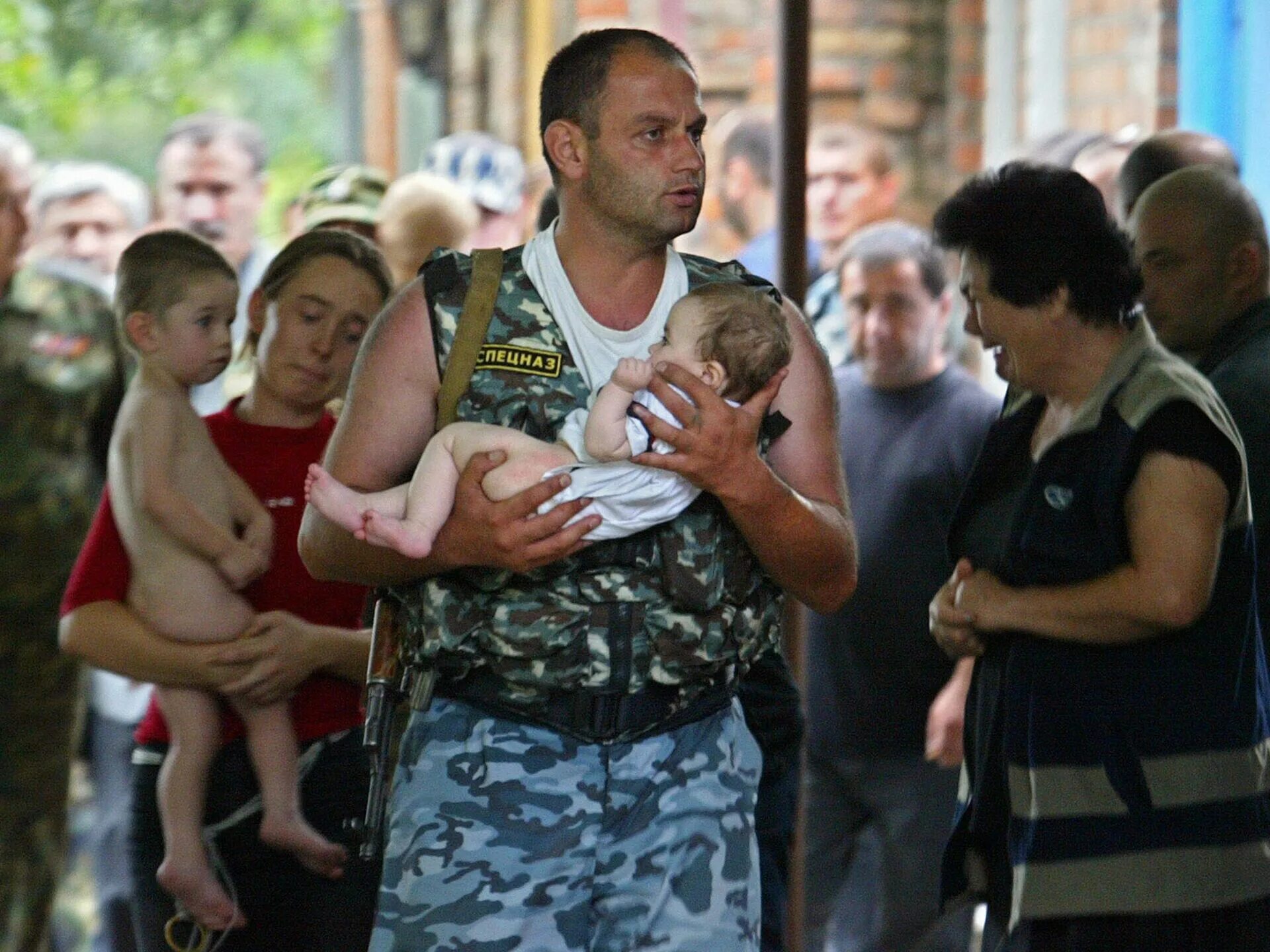 Ушел из спецназа чтобы спасти отца. Ушел из спецназа чтобы спасти отца. Солдат российской армии. Алена цкаева беслан гогичаев эльбрус. Кемеровский собр хасавюрт.