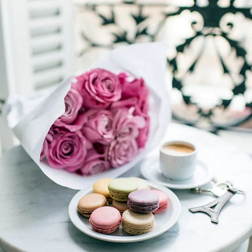 Изысканные кофейные чашки. Завтрак в постель девушке. Доброе утро гламурные картинки. Доброе утро гламурные картинки. Доброе утро косметика.