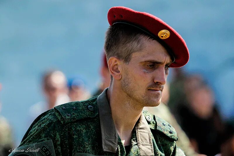 Как получить берет. Как получить берет. Боец спецназа краповый берет. Краповый берет вдв. Как получить берет.