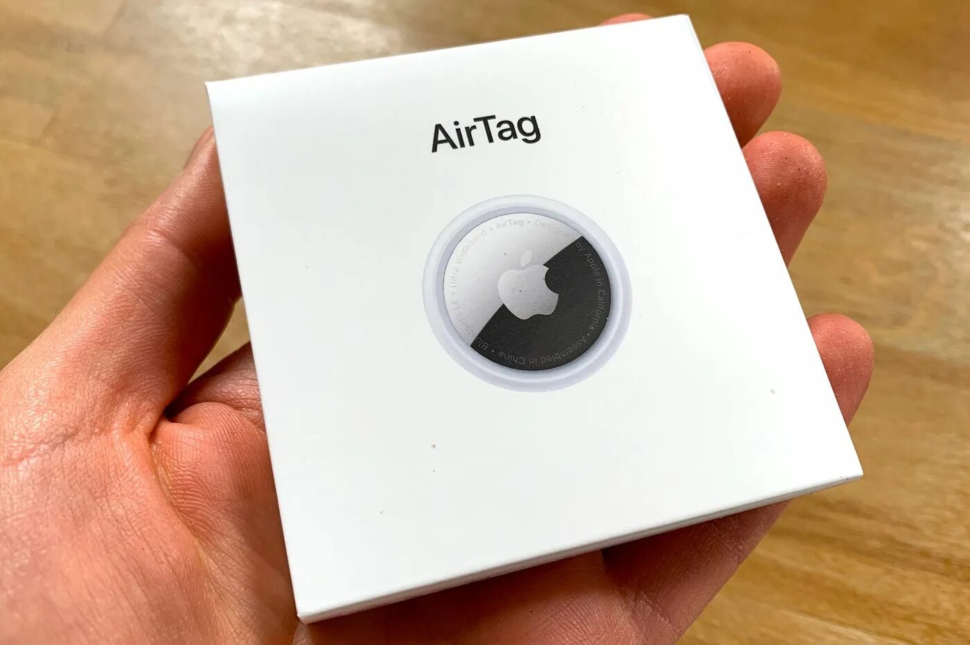 Айр таг. AIRTAG Apple коробка. Apple Air tag. Айр таг 4. AIRTAG упаковка.