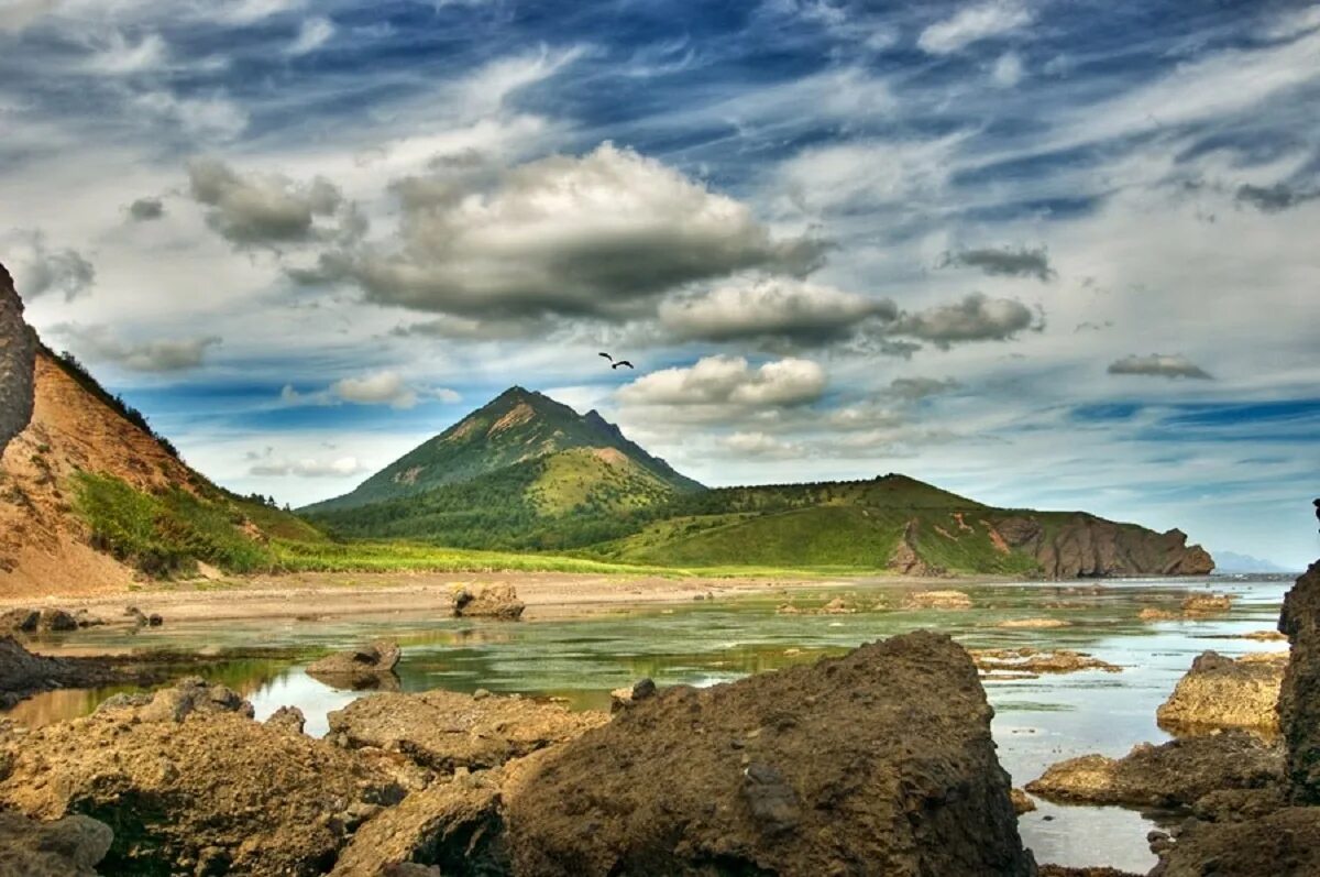 Южно сахалинск курильские острова. Мыс евстафия и бирюзовые озера. Остров южный сахалин. Бухта спасения камчатка. Мыс анива сахалин.