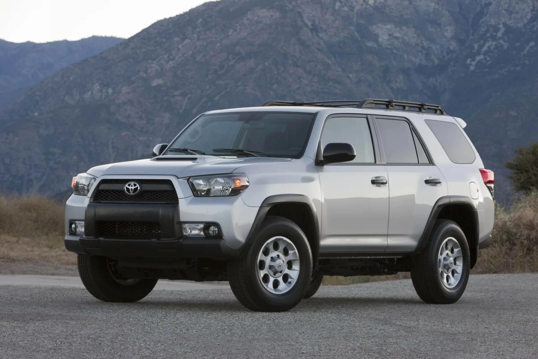 Тойота автомат полный привод. Тойота 4 раннер. Внедорожник Toyota 4runner 2009.. Тойота 4 раннер 2013. Тойота 4 раннер новый.