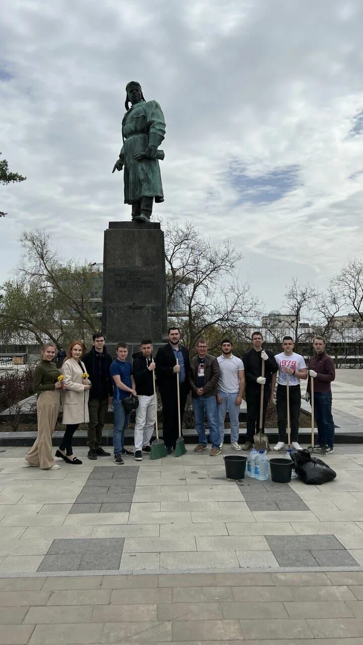 Акция забота о памятниках. День памятников. Памятники культуры. Памятник на территории гру. Совместный памятник.