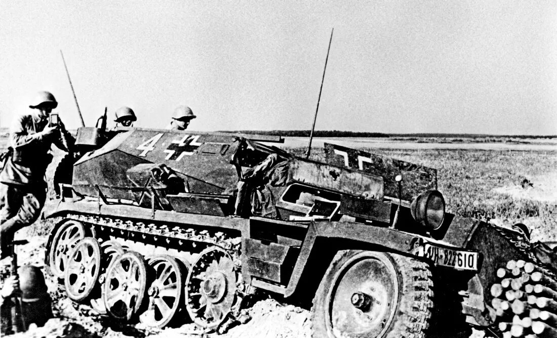 Могилев годы войны. SD KFZ 253. SD KFZ 1941. "SD KFZ 251 В РККА". Буйничское поле 1941.