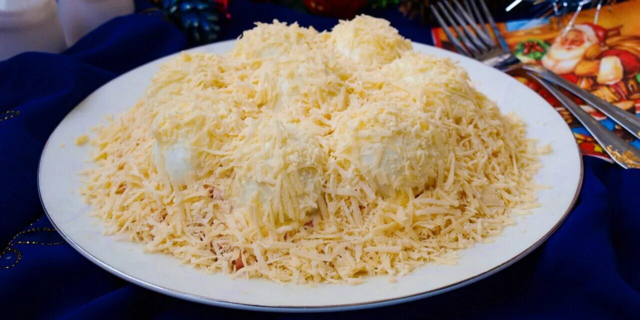 Снежные сугробы с курицей и грибами. Салат снежные сугробы. салат сугробы. салат снежные сугробы рецепт. салат сугроб с говядиной.