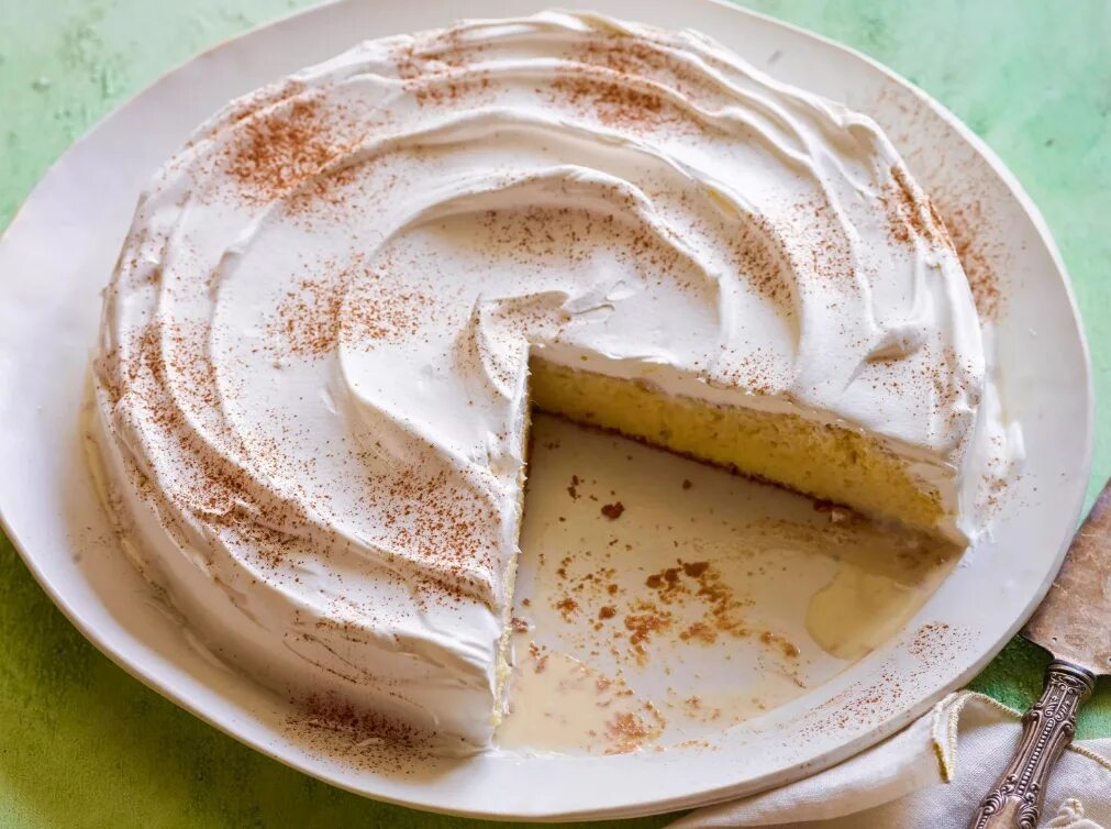 Торт три крема рецепт. Торт три молока. tres leches торт. торт три молока мексика. мексиканский торт трес лечес.
