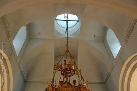 Круглое возвышение в центре храма на котором
