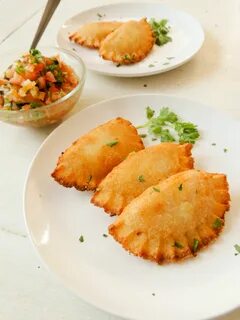 Catibias o Cativias (Dominican Yucca Empanadas) #SundaySupper - The Petit G...