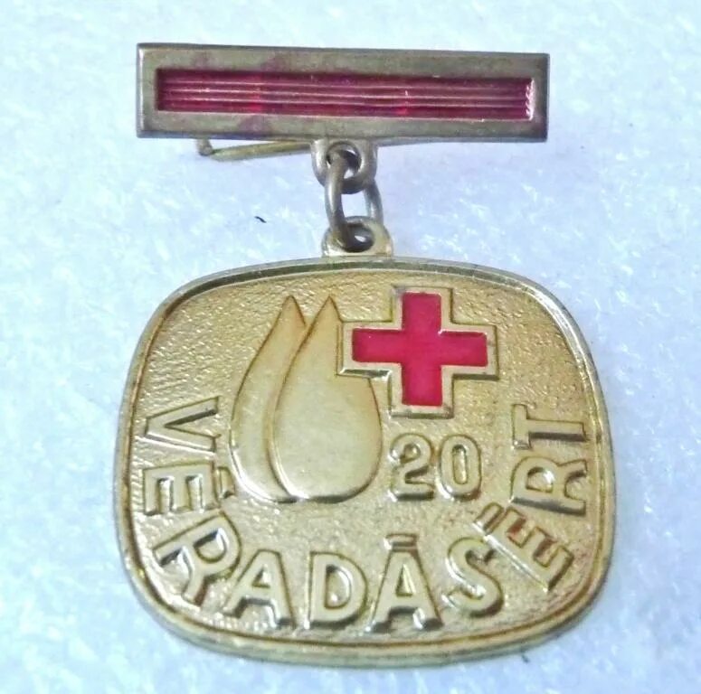 Медаль красного Креста донор. Значки красный крест и полумесяц. Красный крест донорство. Крест донора.
