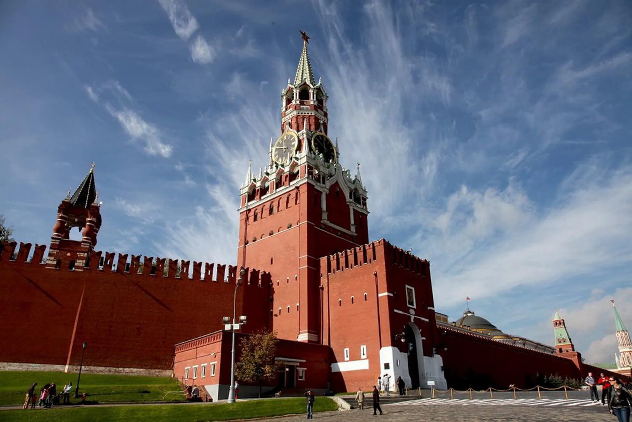 Спасская башня Московского Кремля. Московский Кремль и красная площадь. Красная площадь Кремль Спасская башня. Спасская башня Московского Кремл Москва фотографии. Красная край время