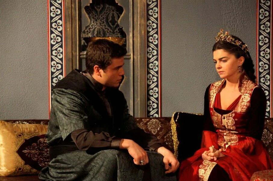В какой михримах выходит замуж mihrimah Sultan Необычные платья, Актрисы, Платья