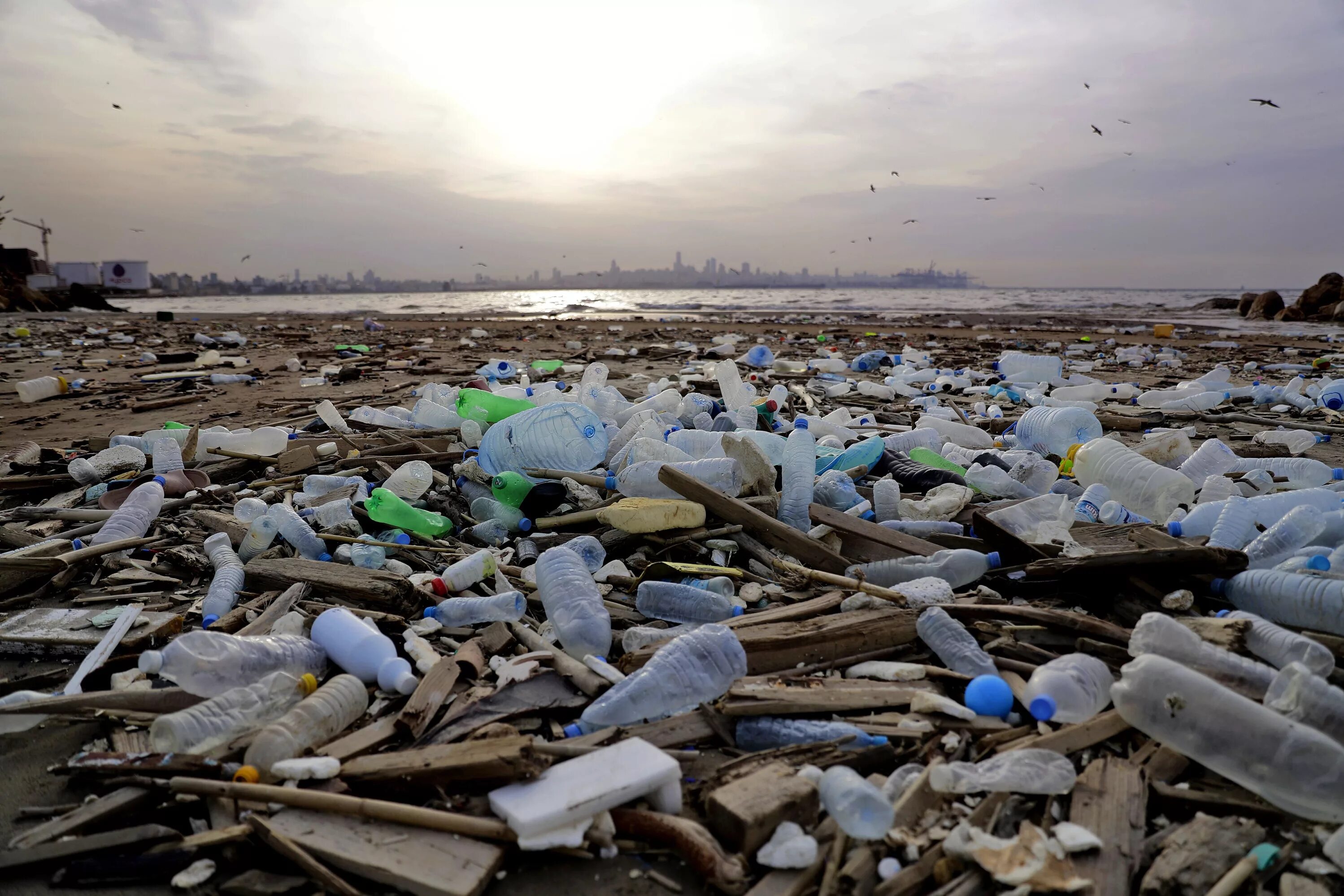 A lot of pollution. Засорение окружающей среды. Загрязнение планеты. Загрязнение мусором. Мусор на земле.