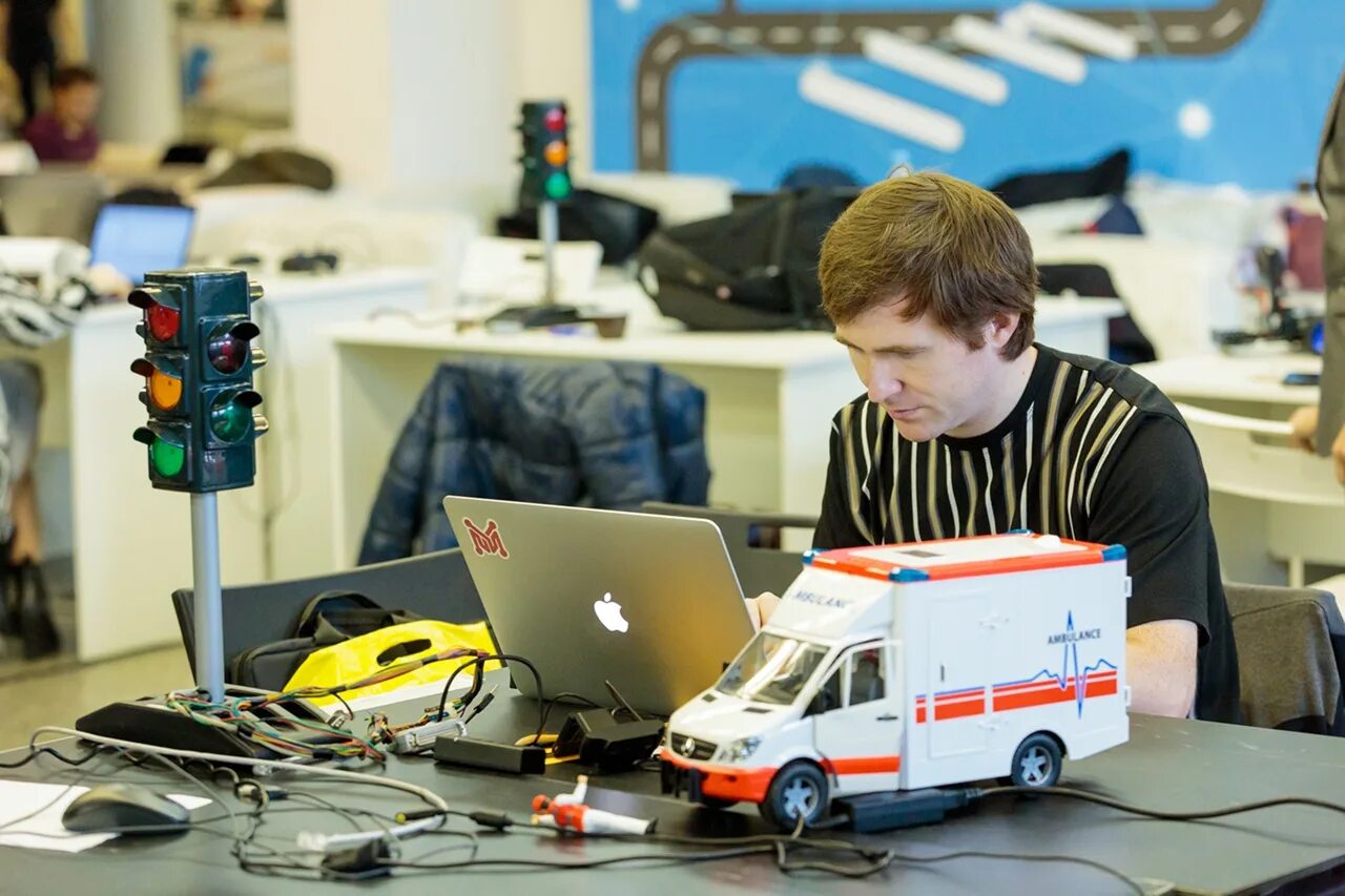 Технополис эра министерства обороны. Дрон беспилотный летательный аппарат. Робототехника программирование. Бпла vsr700. Робототехника квадрокоптеры.