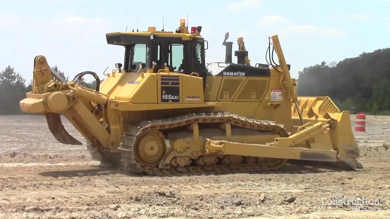 Бульдозер Komatsu d155ax. Гусеничный бульдозер Komatsu d155ax-6. Komatsu 155 бульдозер. Komatsu 675 бульдозер.