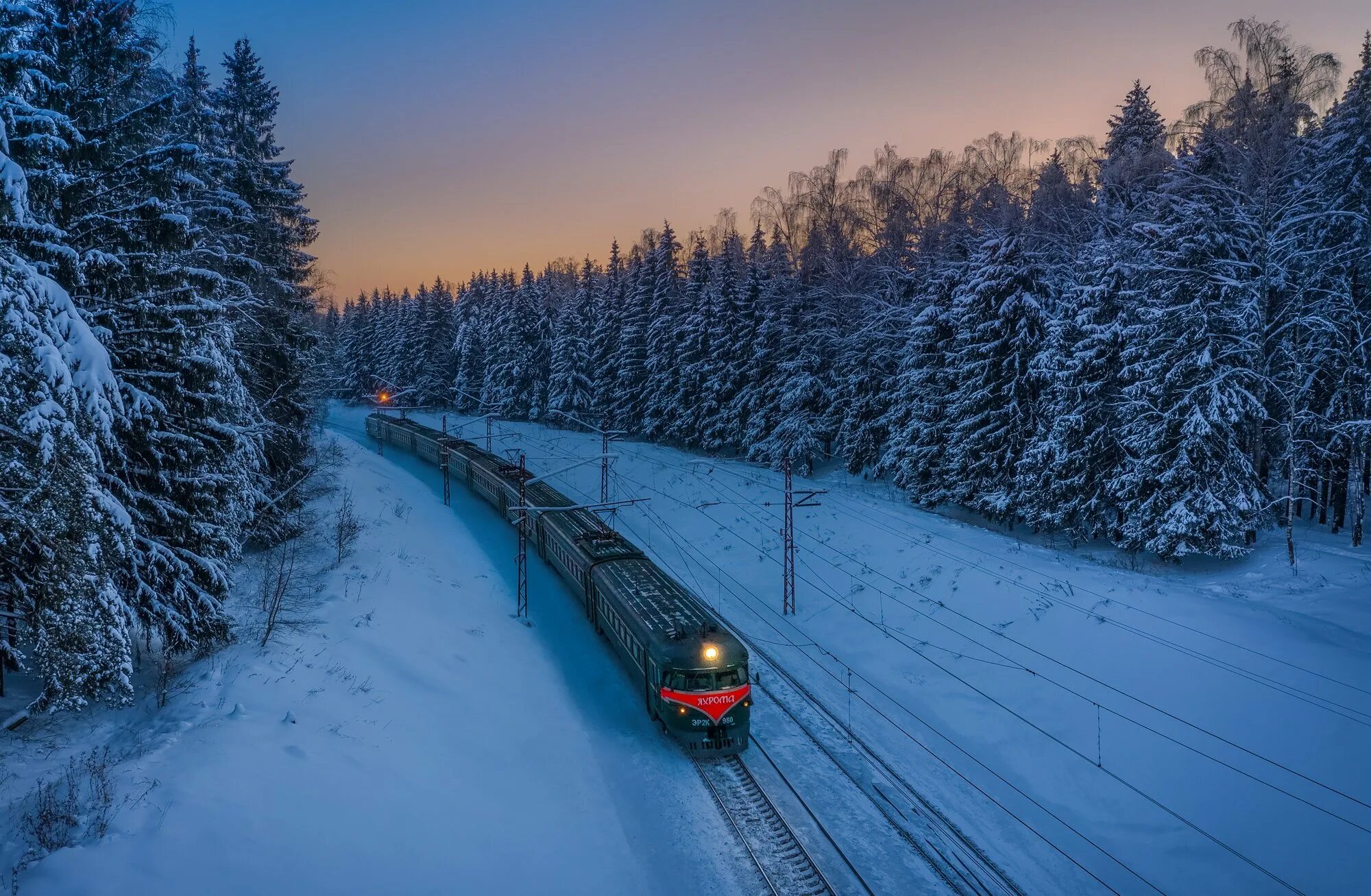 Поезд. Поезд зимой. Железная дорога зимой. Дорога поезд. Пассажирский поезд зимой.
