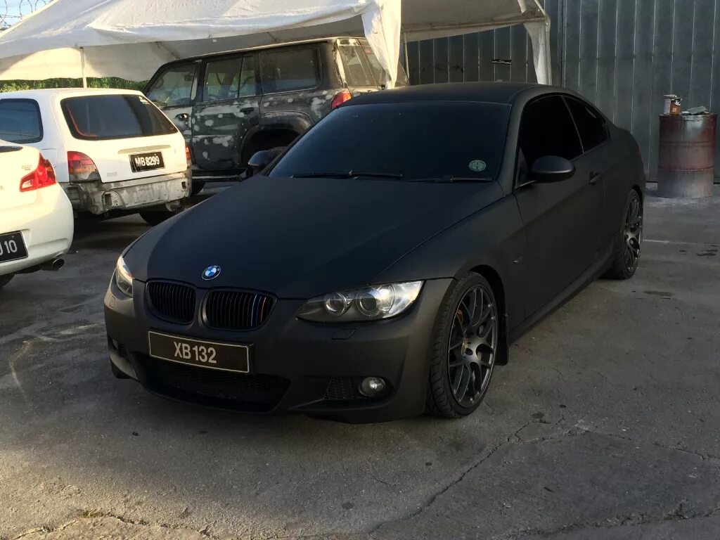 05 черная. BMW m5 Black матовый. БМВ М 5 матовая. Матовые BMW 5. БМВ м5 тонированная.