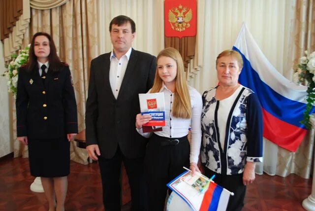 Торжественное награждение. Вручение паспортов 14 летним. Награждение президентом рт. Торжественная вручение церемония. Георгиевский зал кремля ссср.