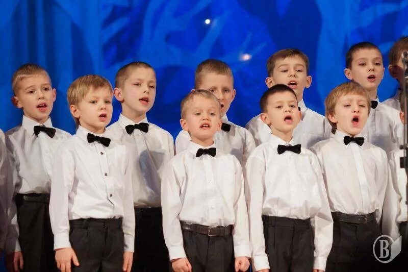 Дети поют москва сайт. Хор детей. Дети поют в Хоре. Хор в садике. Занятия хор.