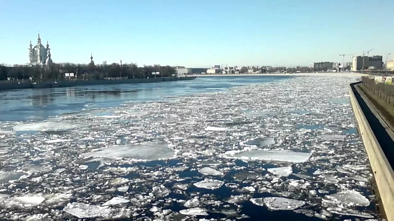 Ледоход видео для детей. Ледоход на Неве Питер. Весенний ледоход на Неве. Ледоход на Неве 2023.