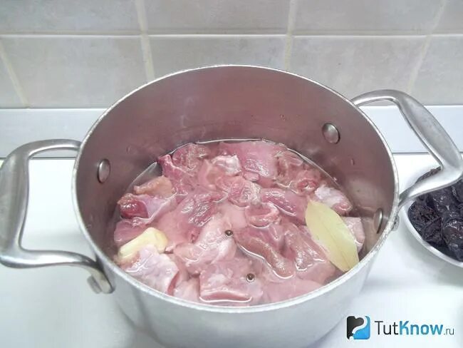 Рецепты мяса в кастрюле свинина. Свинина в кастрюле. Мясо в собственном соку в кастрюле. Свинина в собственном соку. Приготовление свинины в кастрюле.