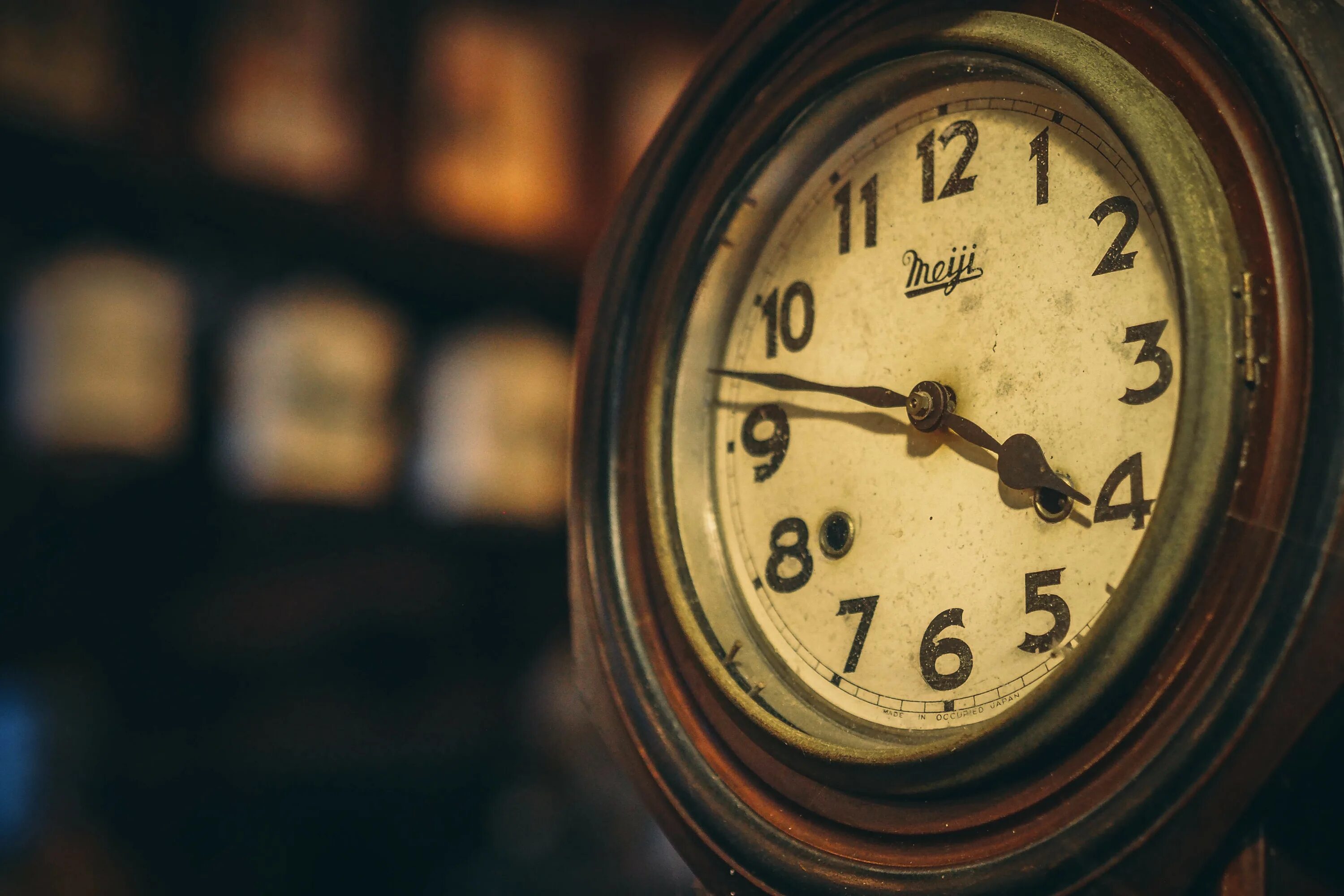 The clock has stopped. Старинные часы. Ретро часы. Старинный циферблат. Винтажные часы.