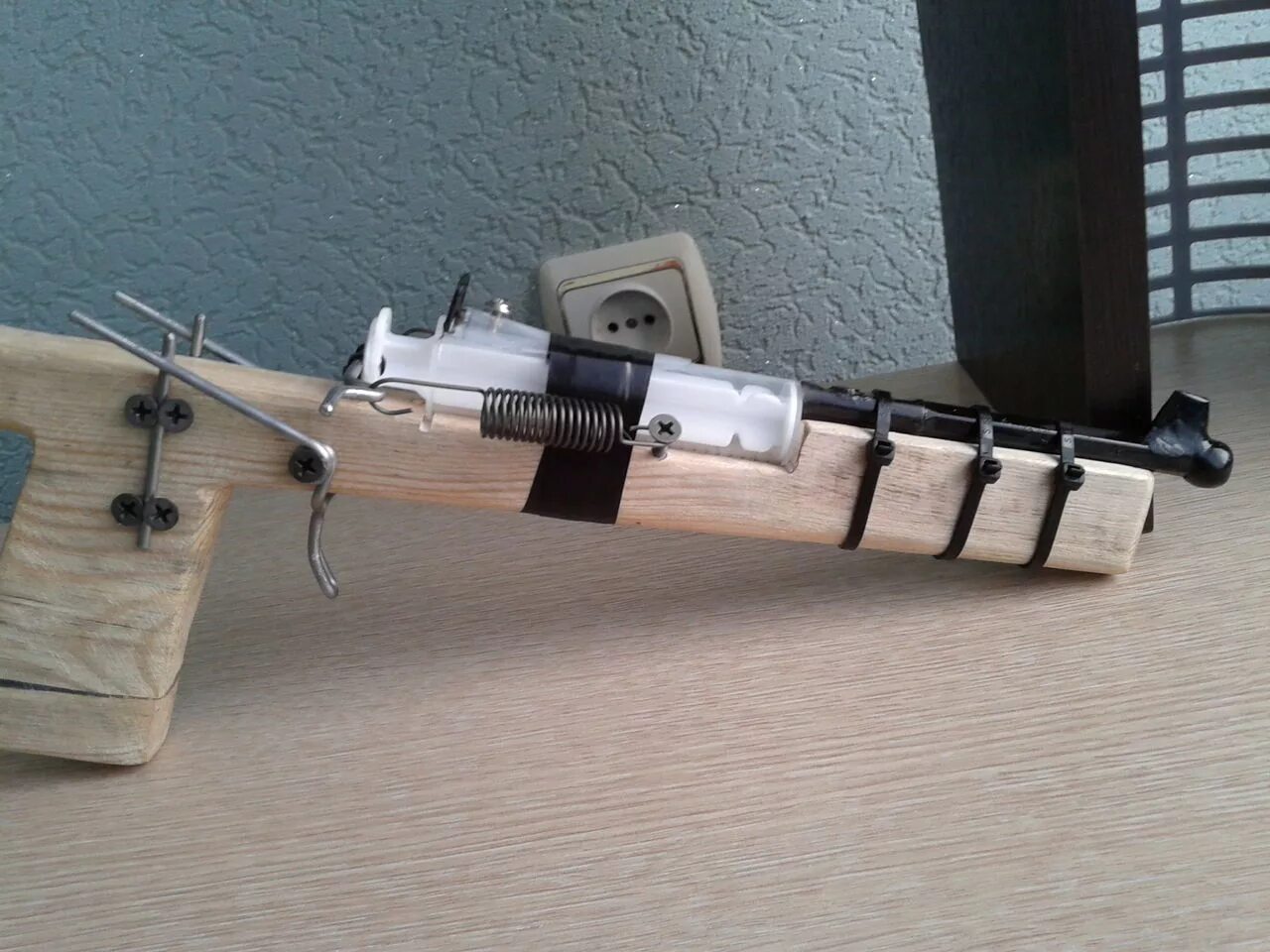 Пружинный самострел трубка. Самопальная снайперская винтовка. Псп пневматика из огнетушителя. Самоделка пистолет воздушка. Самодельная воздушка чертежи.