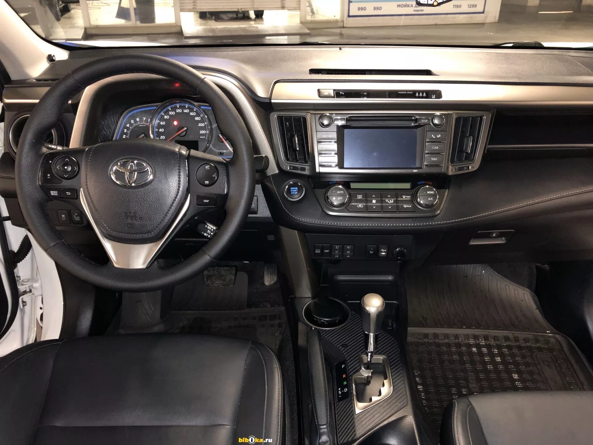 Toyota rav4 салон. Тойота rav4 2014. Toyota rav4 2014 салон. Тойота рав 4 4 поколение салон. Тойота рав 4 год выпуска 2014