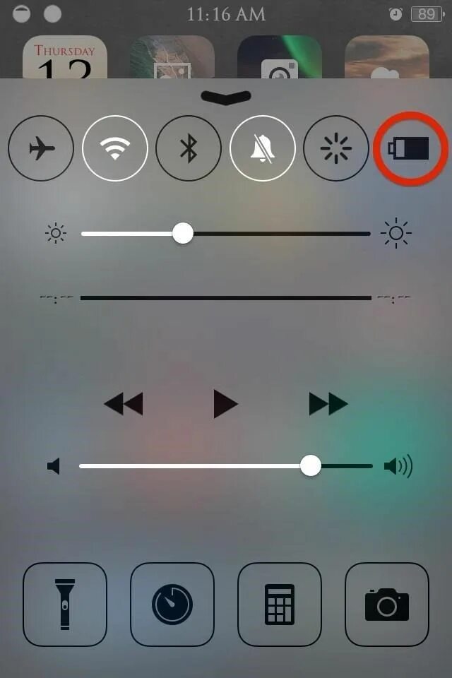 Значок батареи на айфоне. Иконка батареи айфон. Iphone индикатор батарей. Батарея разряжена айфон. Значок батареи на панели айфона.