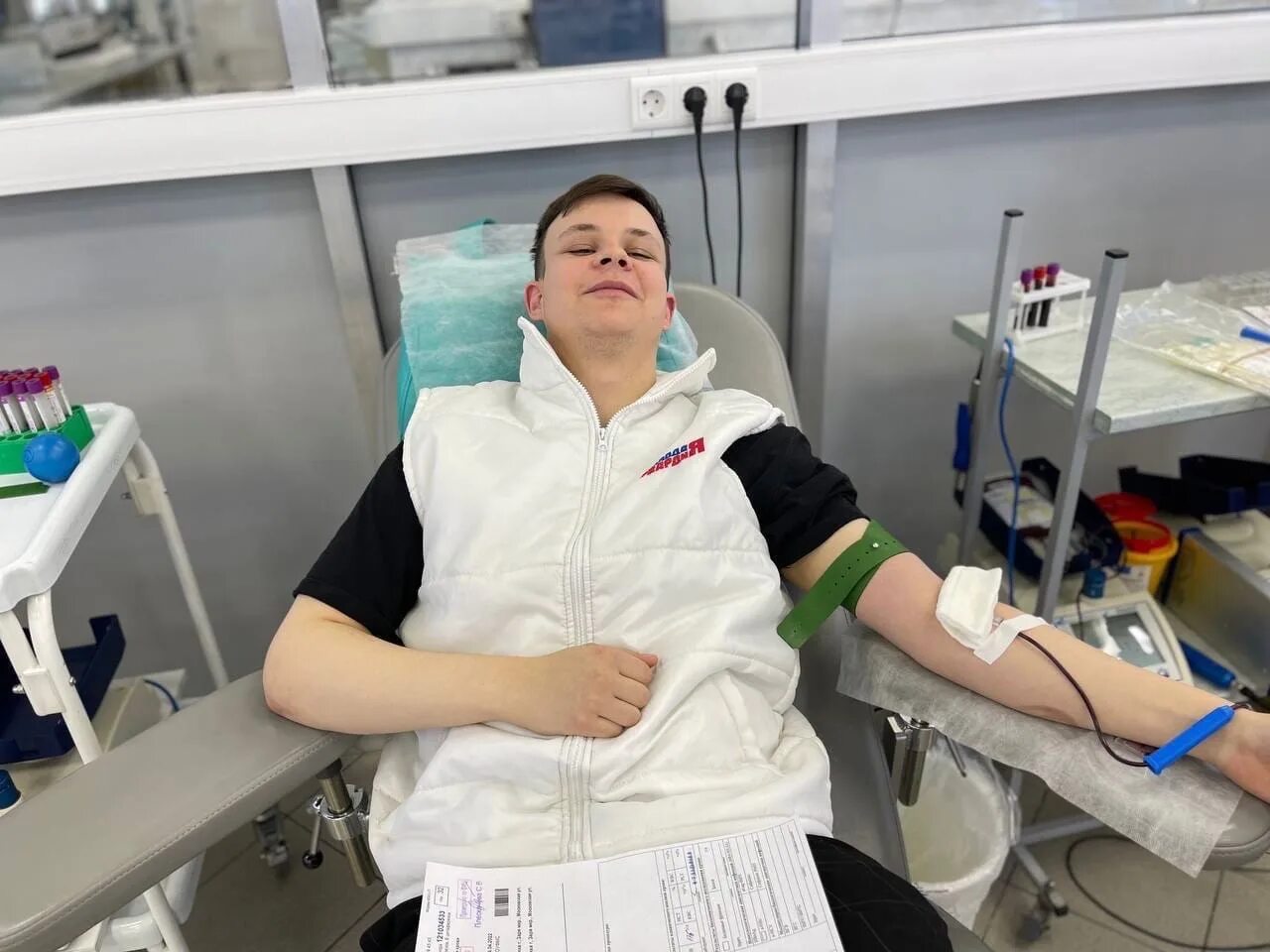 День донора. Форму доноров. Центры переливания крови в России.
