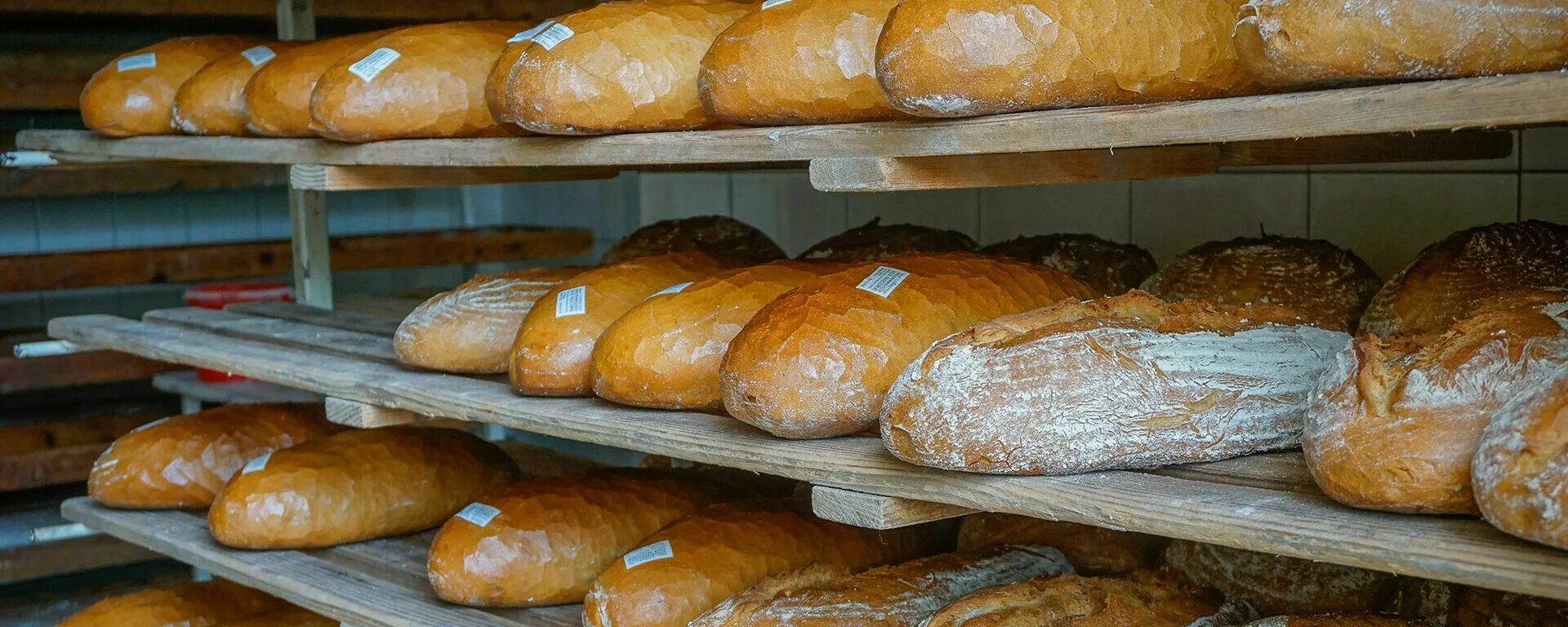 Батон хлеба. Хлеб фото. Батон грамм. Хлеб белый нарезной. Маркировка хлебобулочных изделий.