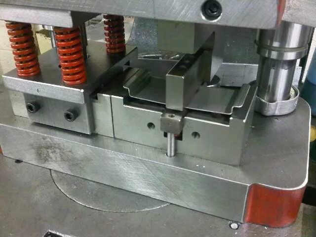 Metal press. Станок пресс для нержавейки. Пресс станок электроники гриль. Sheet Metal Press. Press Tooling.