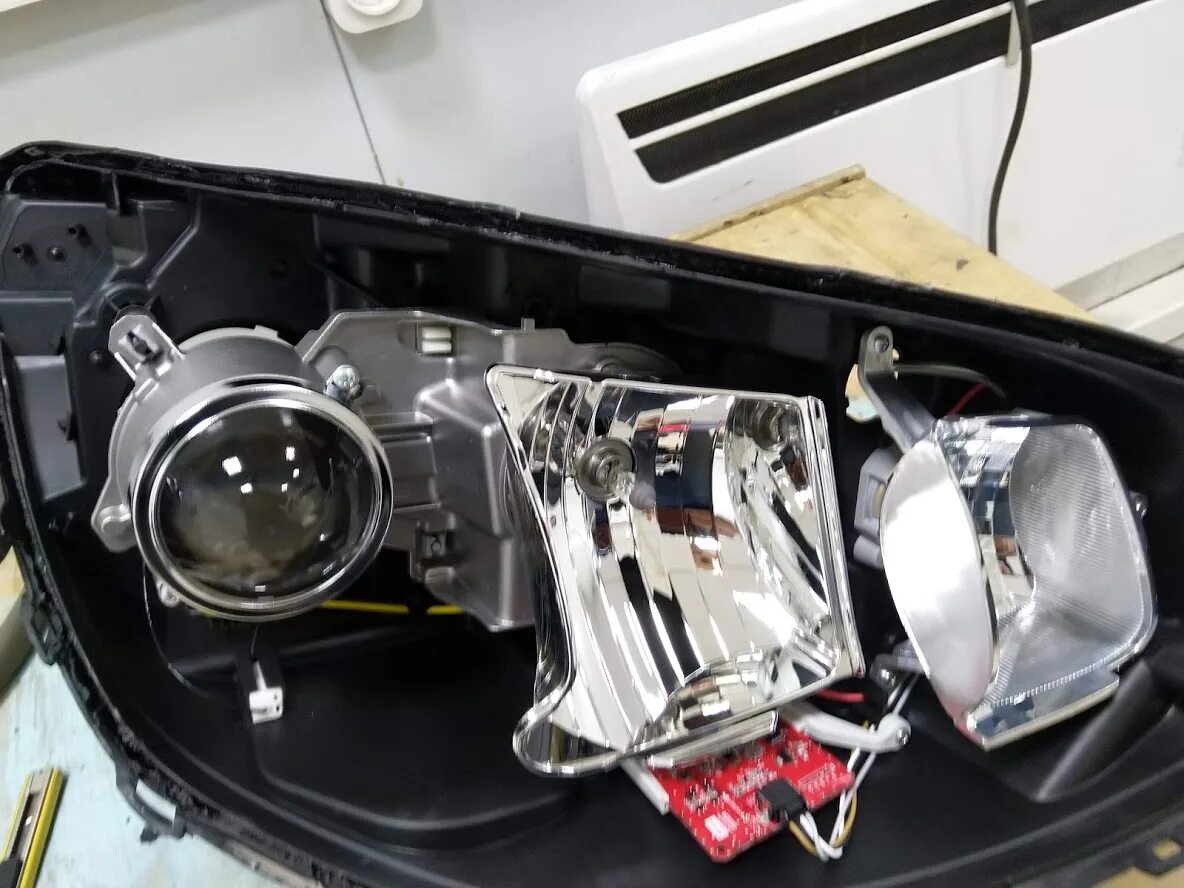 Линзы bi xenon volvo s60. Линзы в фары. Замена светодиодных линз. Bi led subaru xv линза. Bi led corolla 120.