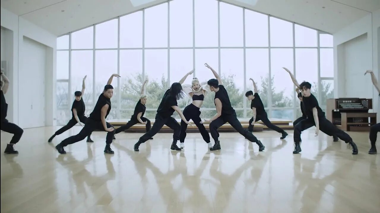 Он зе граунд. Rose on the ground Dance Practice. Dance Practice. Dance Rising. School Kids Grind Dance.