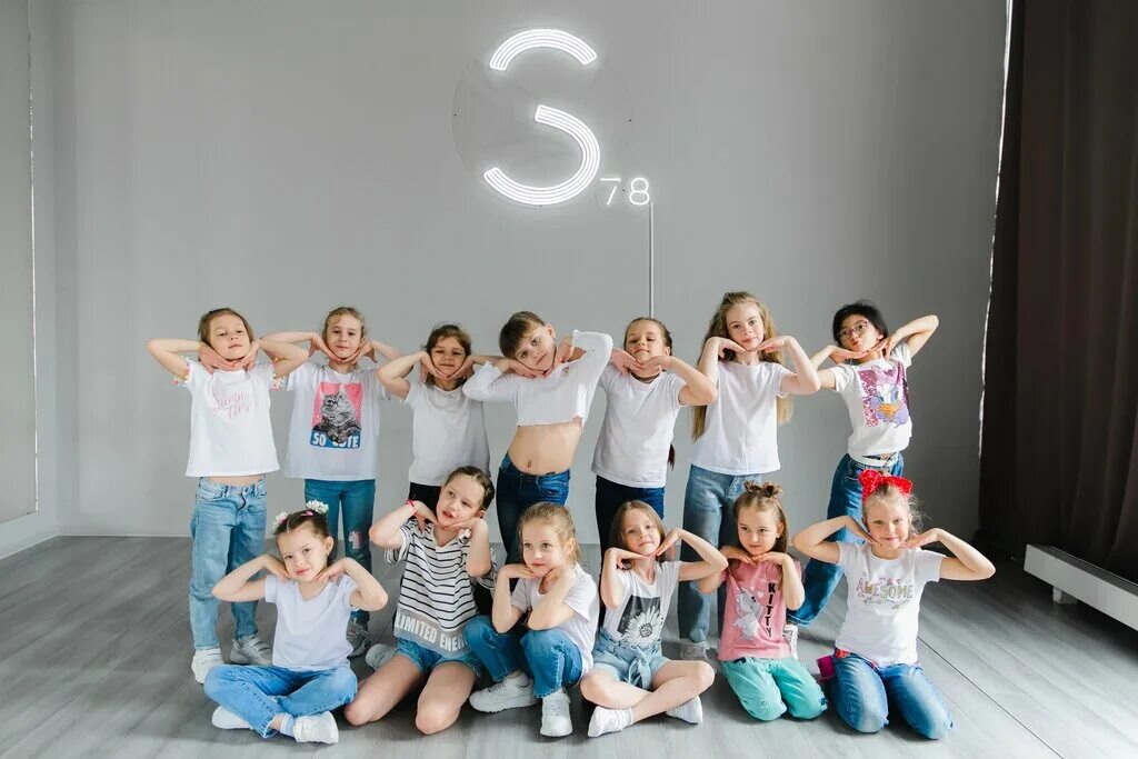 Студия 78. Xoxo studia щербинка. Логотип танцевальной школы. Логотип овация искитим. Школа или студия.