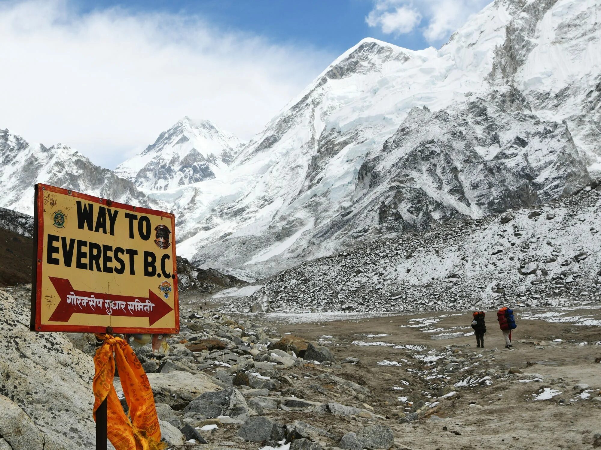 Mount everest is high in the world. Эверест, Непал/Тибет. Эверест самая высокая точка. Табличка в горах.