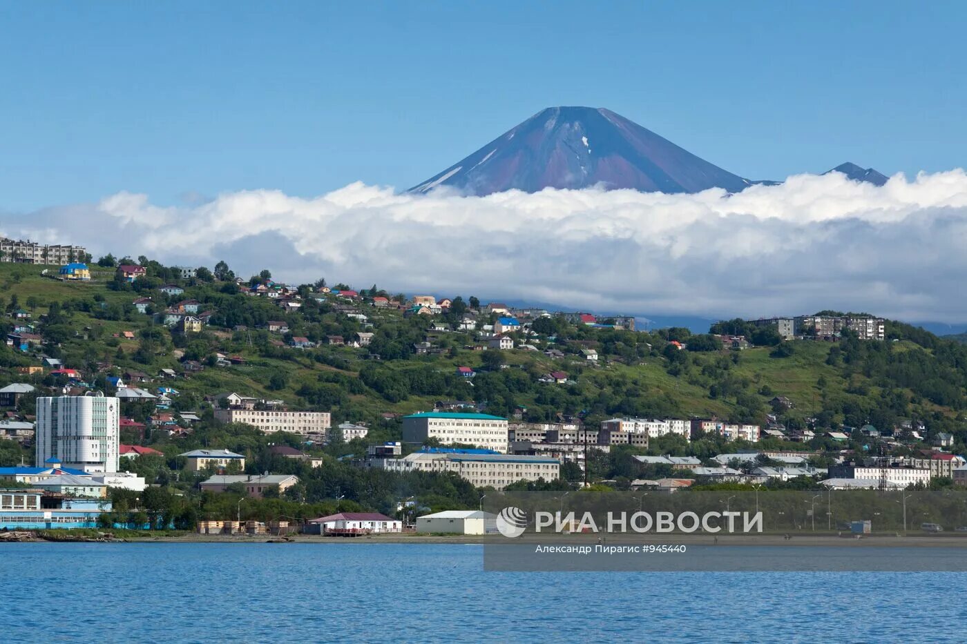 Петропавловск-Камчатский пяти. Петропавловск Камчатский в сумерках. Петропавловск-Камчатский фото города 2022. Находка Петропавловск-Камчатский. Краб петропавловск камчатский