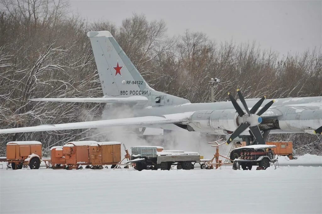 Мс самара. Ту-95мс. Ту-95мс РФ. Самолет ту 95 МС Благовещенск. Ту-95мс на Украине.