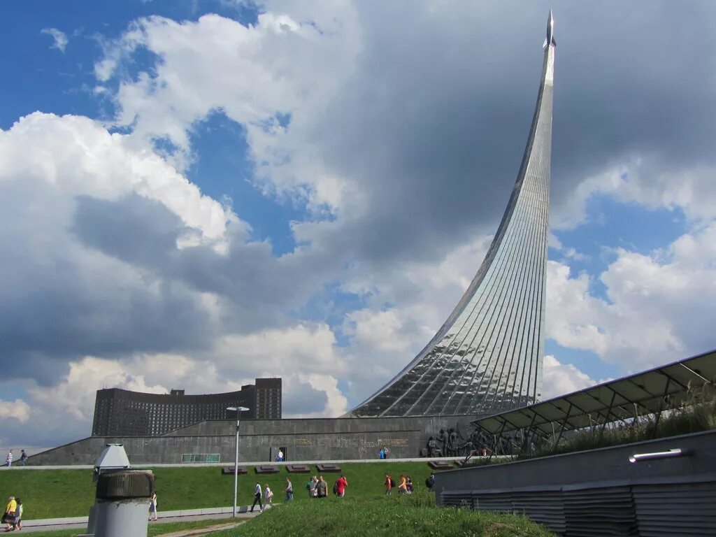 музей космонавтики москва о музее. музей космонавтики на вднх здание. музей космонавтики москва вднх. музей космоса в москве. музей циолковского в калуге.