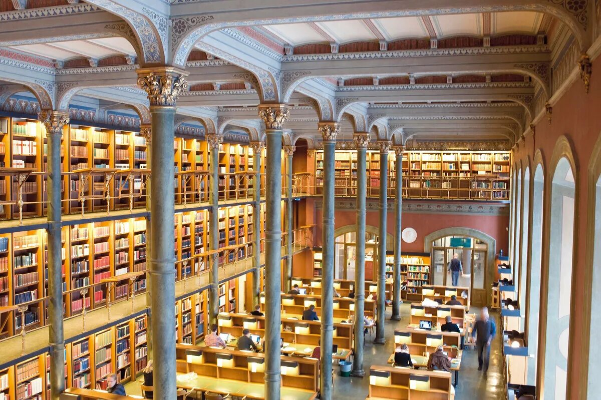 Сколько библиотек. Национальная библиотека Швеции шведская Королевская библиотека. Стокгольмская общественная библиотека Швеция. Стокгольм библиотека Королевская библиотека. Бесконечная библиотека в Стокгольме.