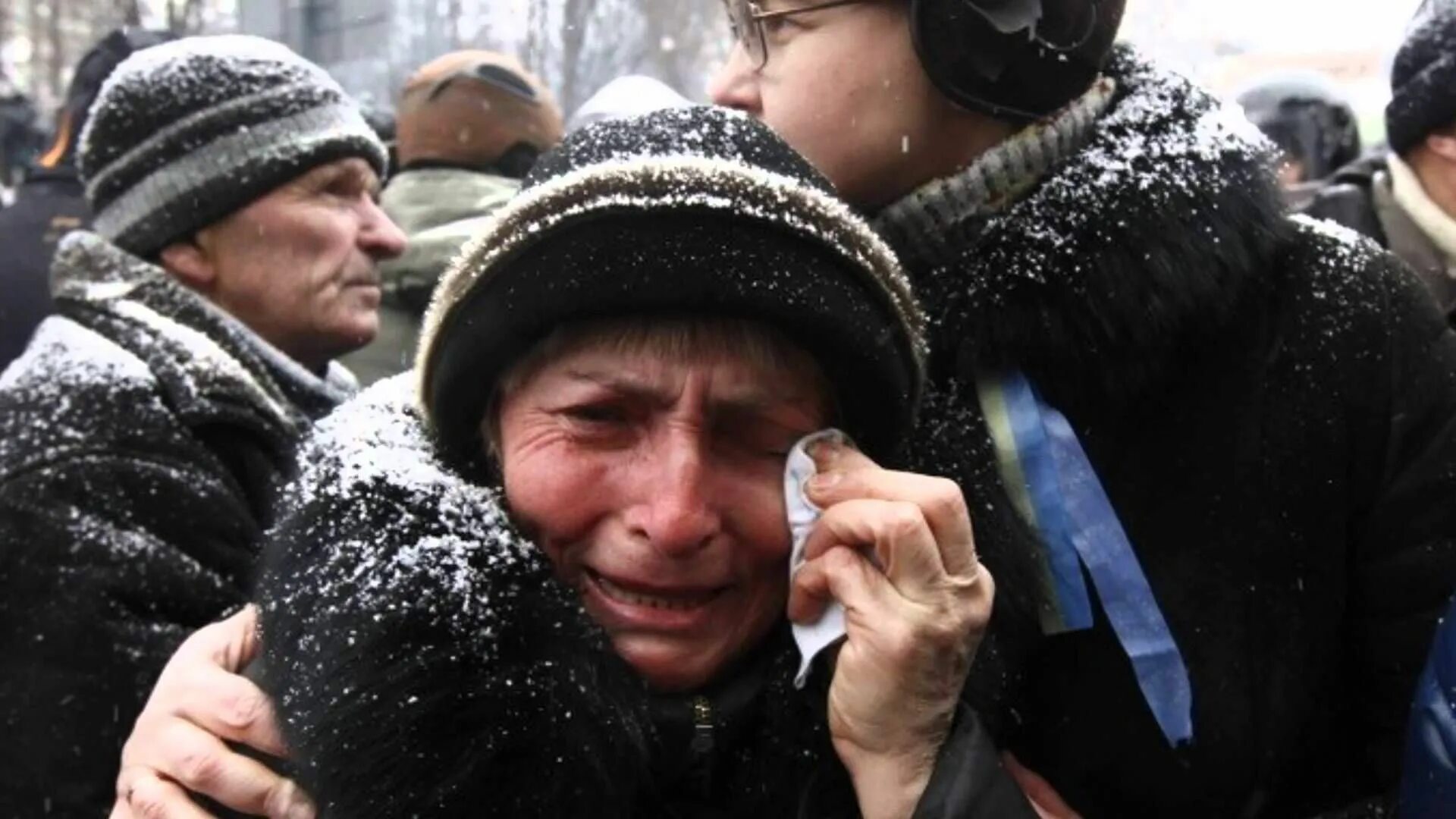 Поют на Майдане. Многострадальный народ Украины. Никитин переведи майдан слушать