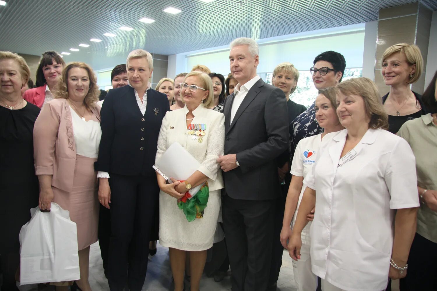 Гкб 12 буянова москва. Городская клиническая больница им. в.м. Буянова. Больница им Буянова Москва персонал. ГКБ им Буянова новый корпус. Одежда для медицинских работников от Собянина.