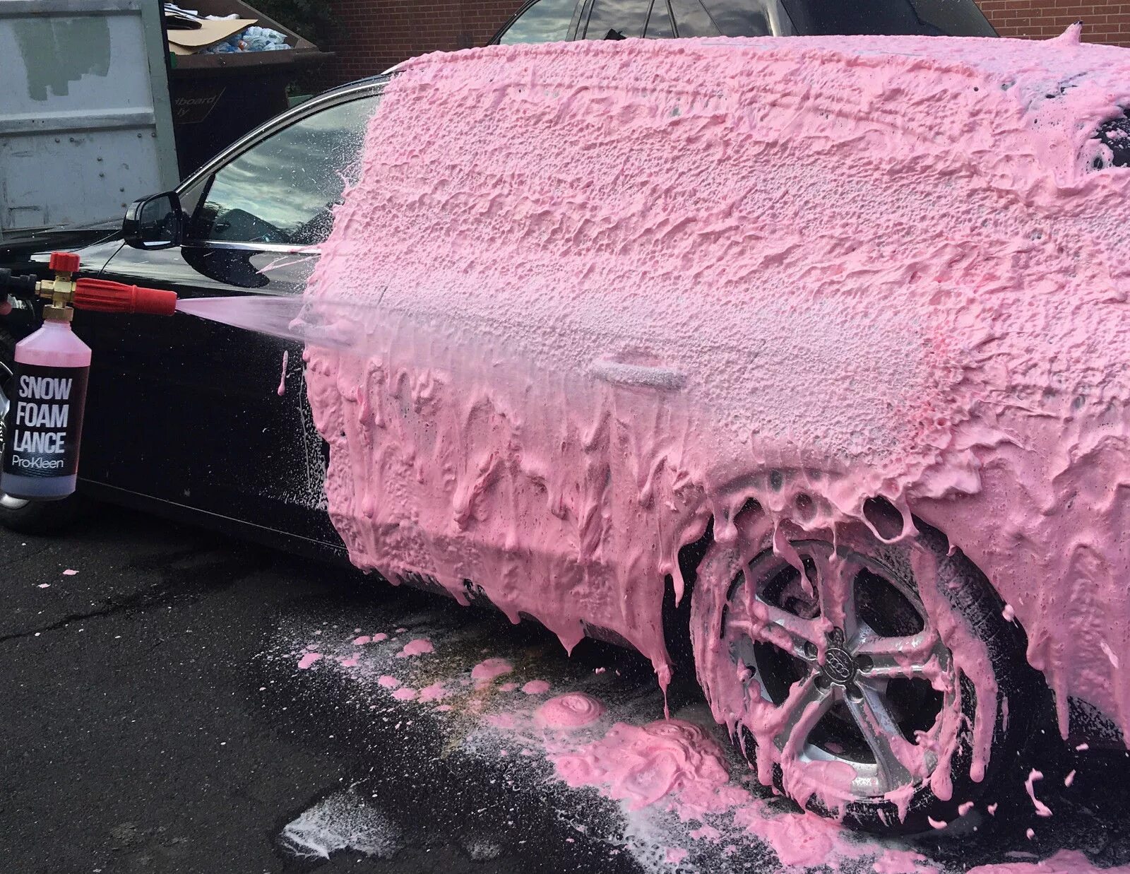 Пена для мытья автомобиля. Car Wash Foam 5k. Цветная пена для мойки автомобилей. Пена на машине. Розовая пена для мойки авто.