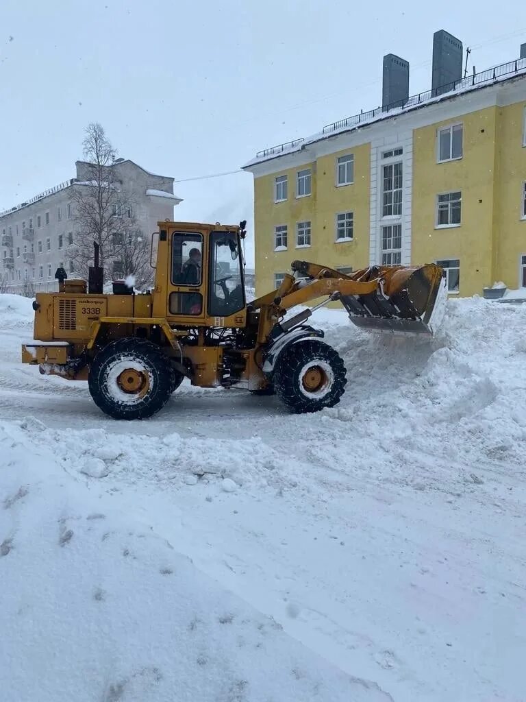 Сугробы в Кировске Мурманской области. Мурманск снегопад. Снег в Мурманске. Кировск снег.